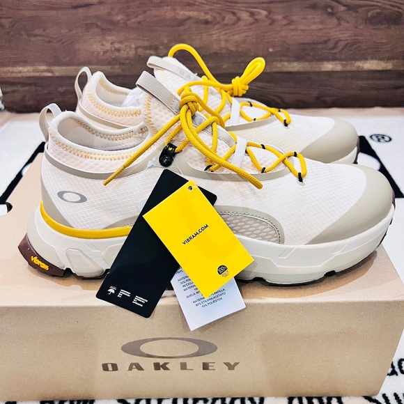 大人気 ☆OAKLEY☆ LIGHT SHIELD GRAY YELLOW New Oakley Light Shield™ Shoes - Mens 10.5 ~ White/Grey